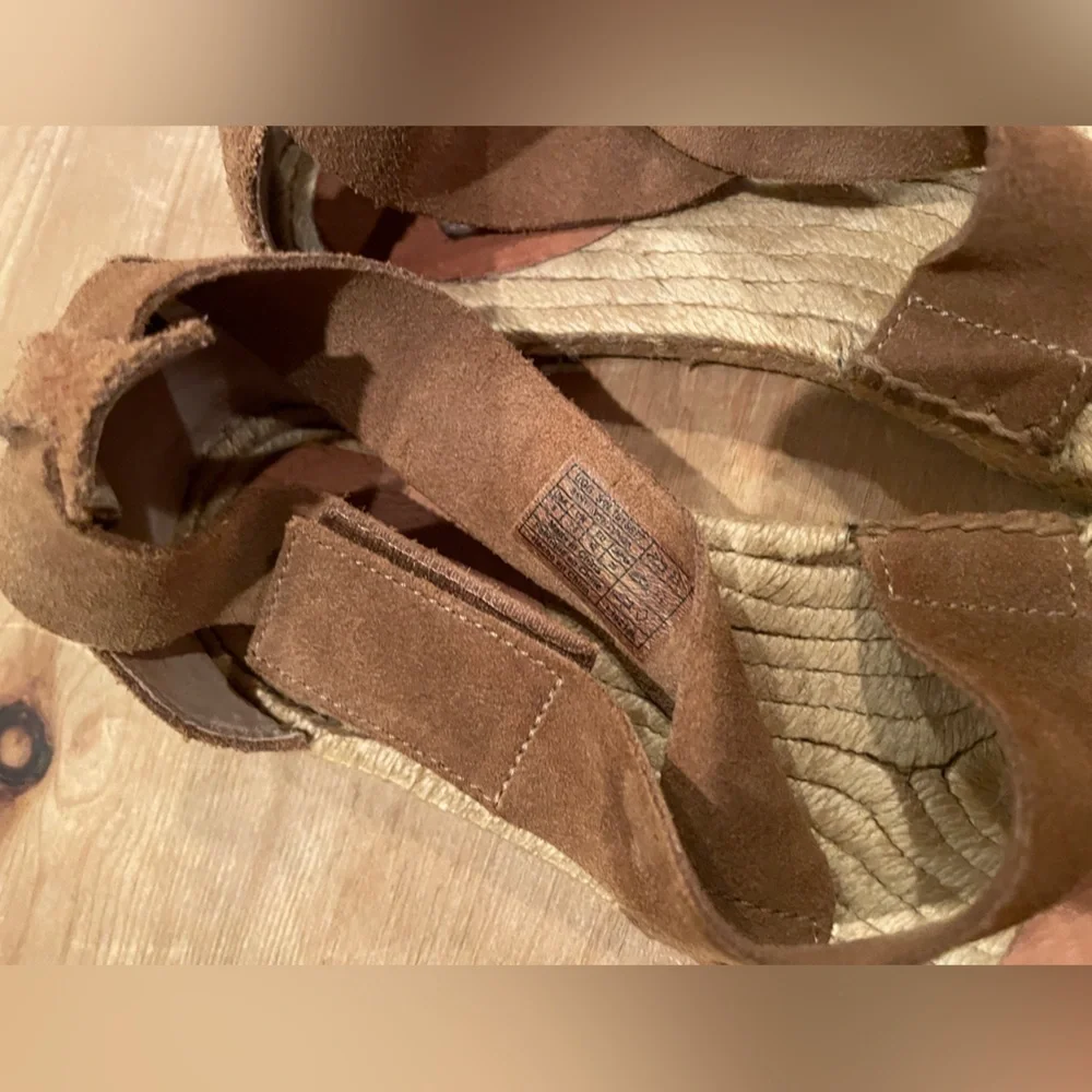 NWOT UGG Mila Strappy Espadrille Gladiator Sandals Brown Suede Ankle Strap 9